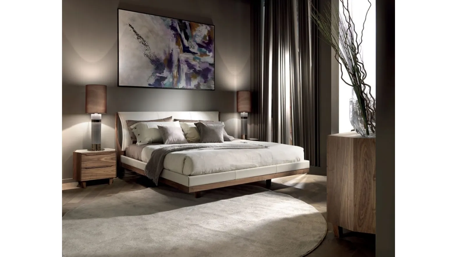 Letto con struttura in legno massello e testiera in pelle Leonardo L975 di Arte Brotto