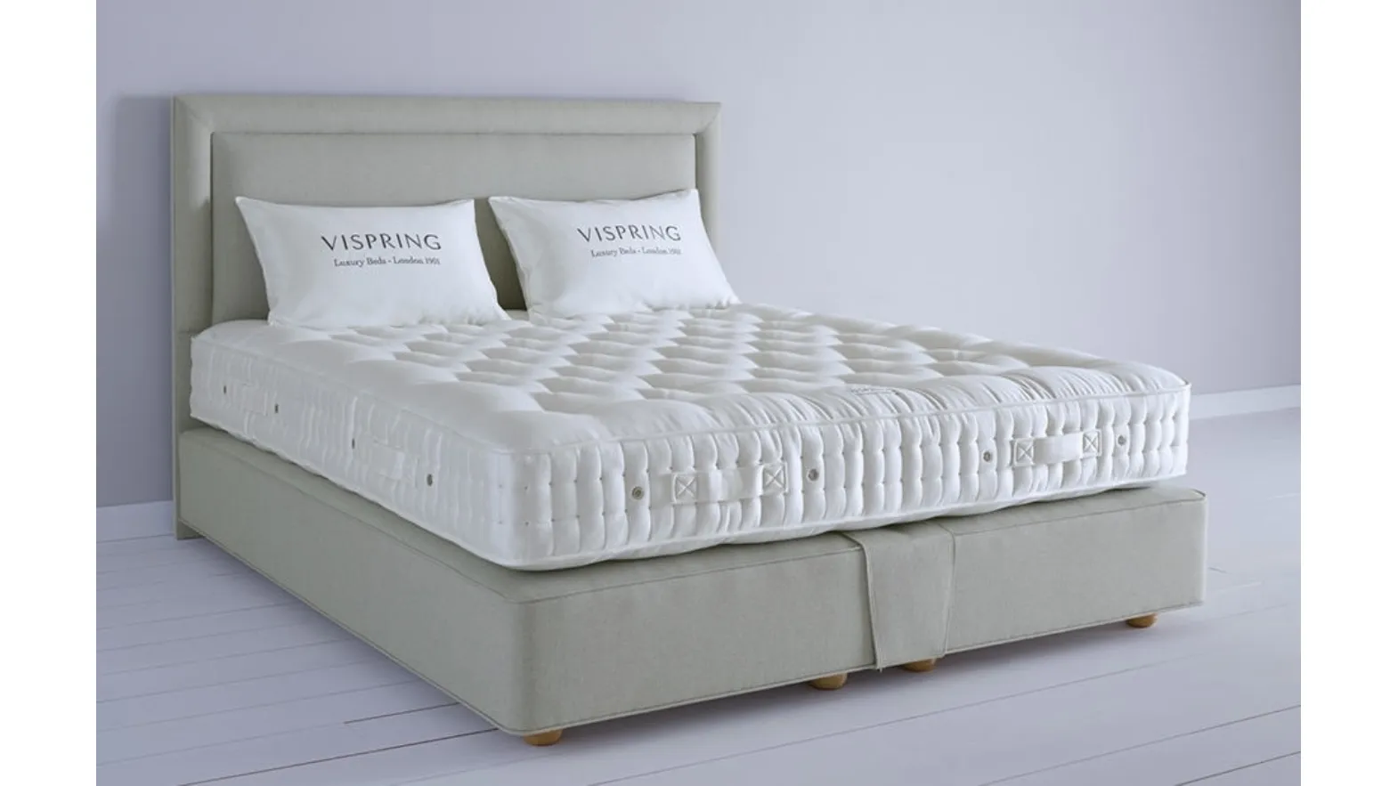 Letto con testiera Helios di Vispring